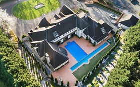 Montfort Manor